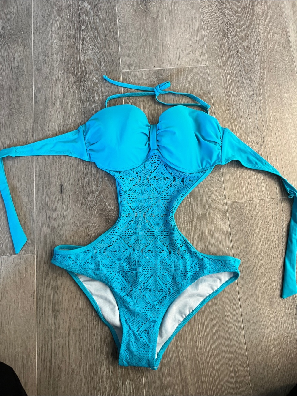 Women NWOT Turquoise One-Piece Swim Suit with Lace Detail